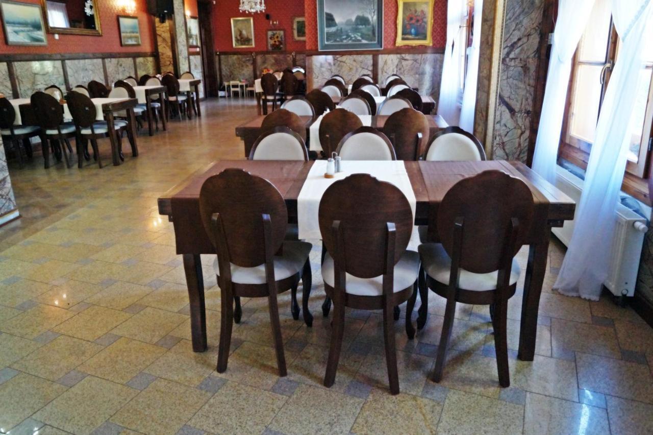 Przy Restauracji Klemens